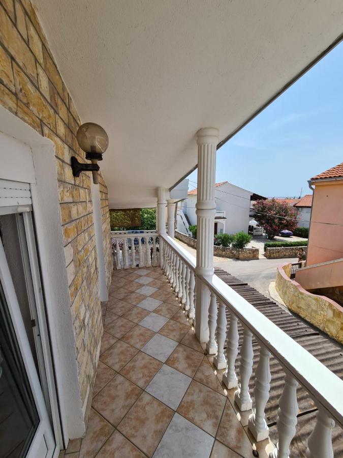 Apartments Tuka Near The Beach Vir Exterior photo
