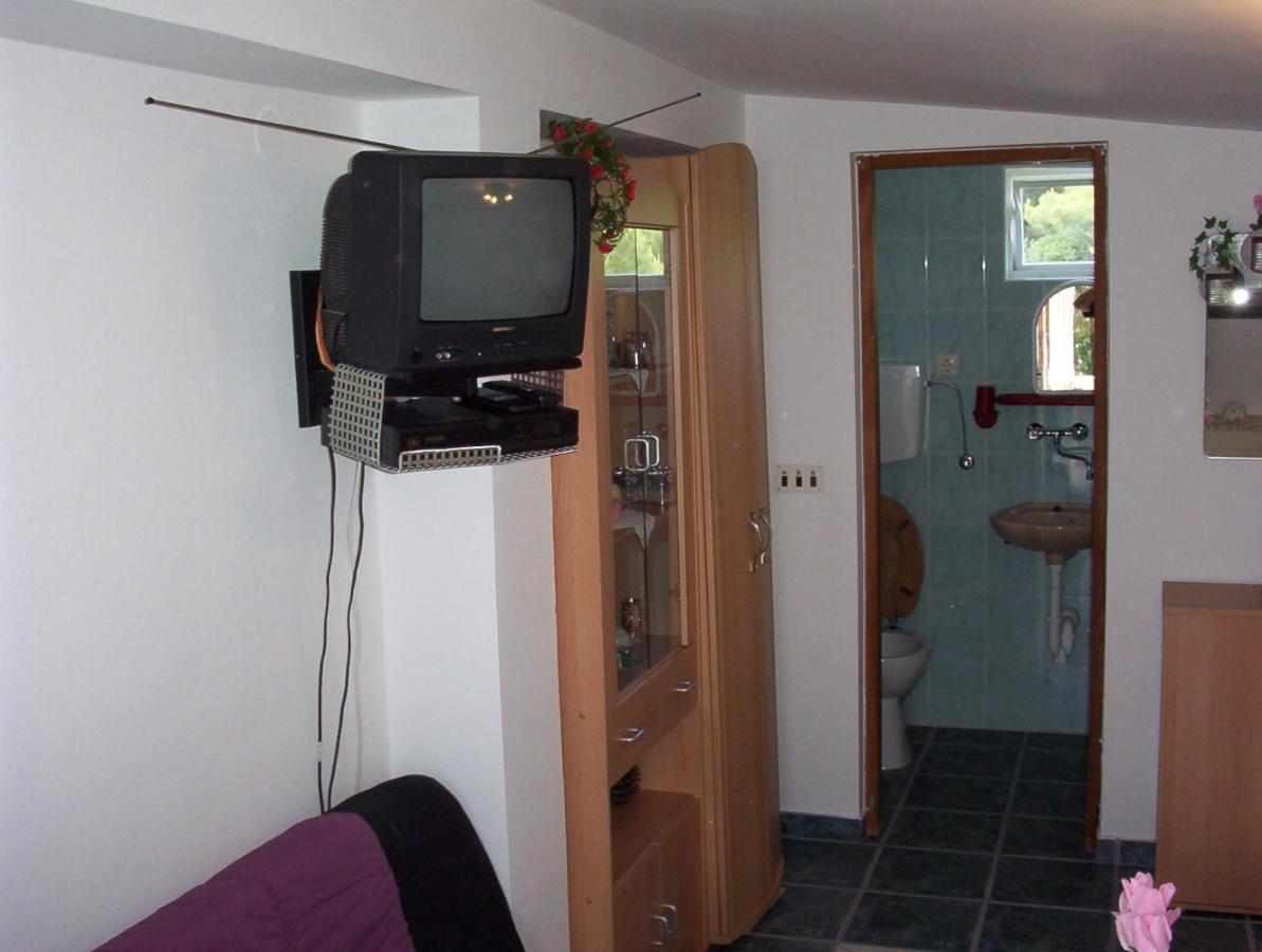 Apartments Tuka Near The Beach Vir Exterior photo