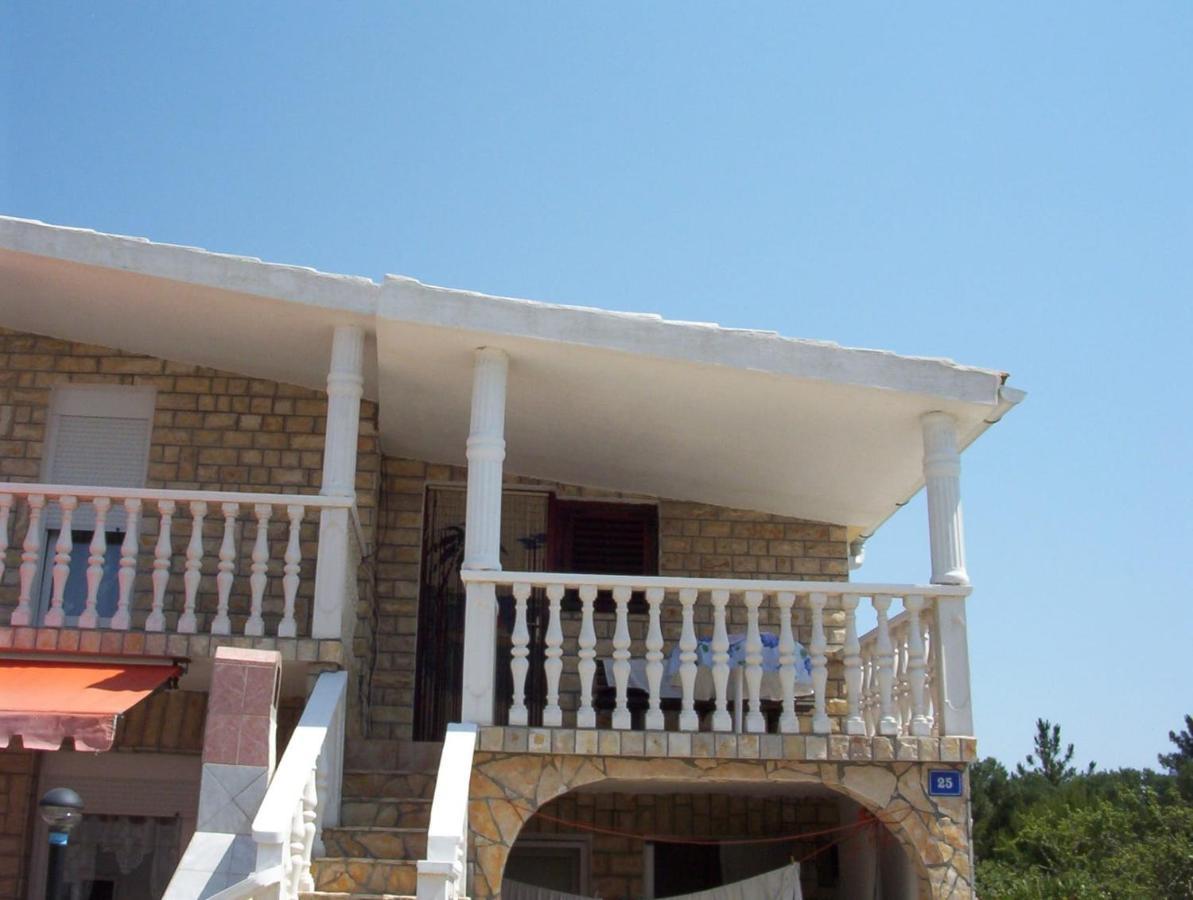 Apartments Tuka Near The Beach Vir Exterior photo